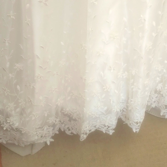 Wedding Gown - Picture 8 of 12